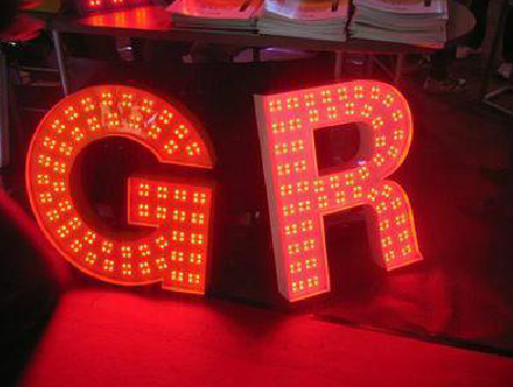 若尔盖LED发光字常见的安装误区。