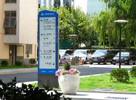 若尔盖哪些因素影响宣传栏的制作？